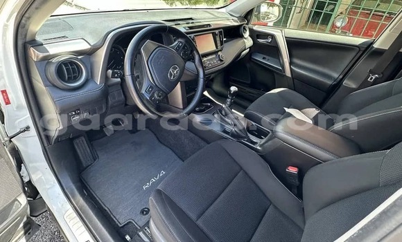 Buy Used Toyota RAV4 White Car in Dagana in Saint Louis Buy Used Toyota RAV4 White Car in Dagana in Saint Louis