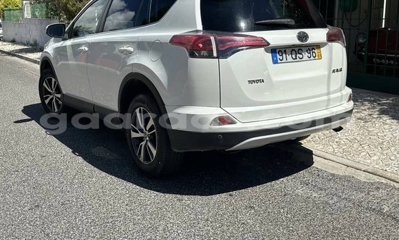 Buy Used Toyota RAV4 White Car in Dagana in Saint Louis Buy Used Toyota RAV4 White Car in Dagana in Saint Louis