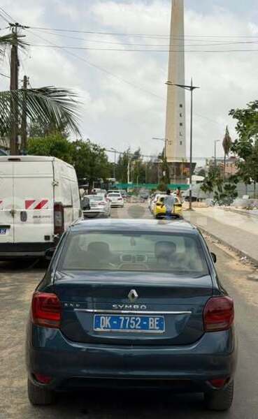Big with watermark renault symbol dakar dakar 34371