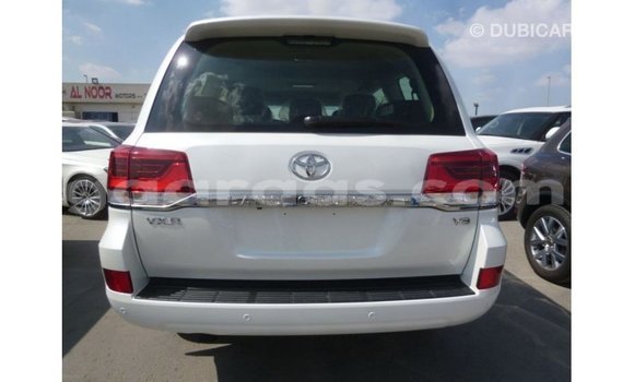 Acheter Import Utilitaire Toyota Land Cruiser Blanc à Import - Dubai, Dakar Acheter Import Utilitaire Toyota Land Cruiser Blanc à Import - Dubai, Dakar
