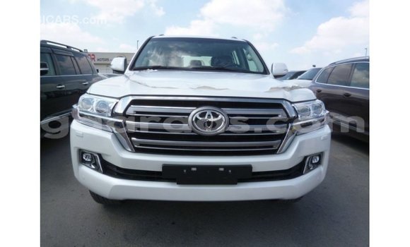 Acheter Import Utilitaire Toyota Land Cruiser Blanc à Import - Dubai, Dakar Acheter Import Utilitaire Toyota Land Cruiser Blanc à Import - Dubai, Dakar