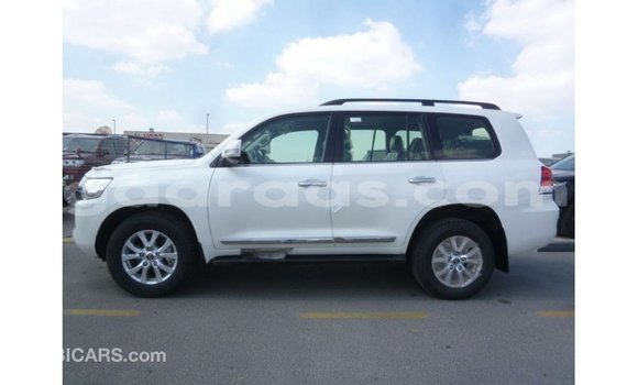 Acheter Import Utilitaire Toyota Land Cruiser Blanc à Import - Dubai, Dakar Acheter Import Utilitaire Toyota Land Cruiser Blanc à Import - Dubai, Dakar