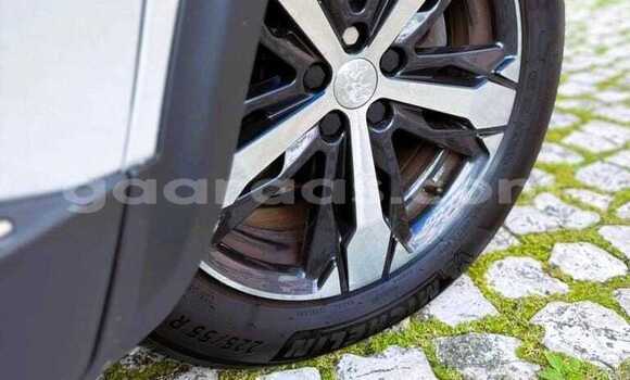 Buy Used Peugeot 3008 White Car in Dabo in Kolda Buy Used Peugeot 3008 White Car in Dabo in Kolda