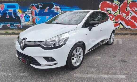 Buy Used Renault Clio Blanc Car in Dakar in Dakar Buy Used Renault Clio Blanc Car in Dakar in Dakar