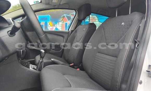 Buy Used Renault Clio Blanc Car in Dakar in Dakar Buy Used Renault Clio Blanc Car in Dakar in Dakar