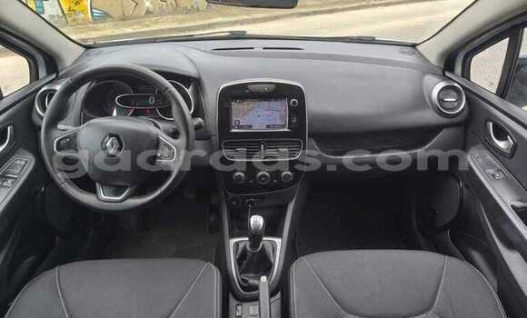 Buy Used Renault Clio Blanc Car in Dakar in Dakar Buy Used Renault Clio Blanc Car in Dakar in Dakar