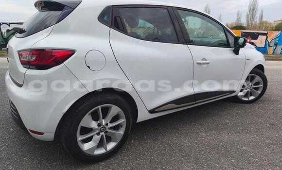 Buy Used Renault Clio Blanc Car in Dakar in Dakar Buy Used Renault Clio Blanc Car in Dakar in Dakar