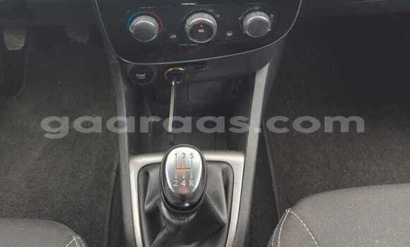Buy Used Renault Clio Blanc Car in Dakar in Dakar Buy Used Renault Clio Blanc Car in Dakar in Dakar