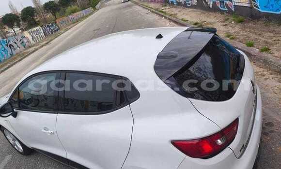 Buy Used Renault Clio Blanc Car in Dakar in Dakar Buy Used Renault Clio Blanc Car in Dakar in Dakar