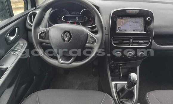 Buy Used Renault Clio Blanc Car in Dakar in Dakar Buy Used Renault Clio Blanc Car in Dakar in Dakar