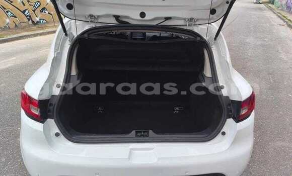 Buy Used Renault Clio Blanc Car in Dakar in Dakar Buy Used Renault Clio Blanc Car in Dakar in Dakar