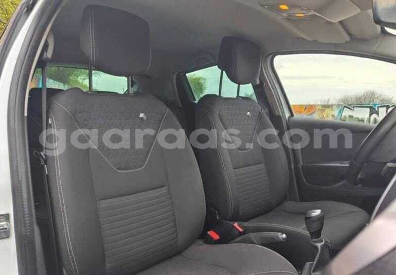 Big with watermark renault clio dakar dakar 34462