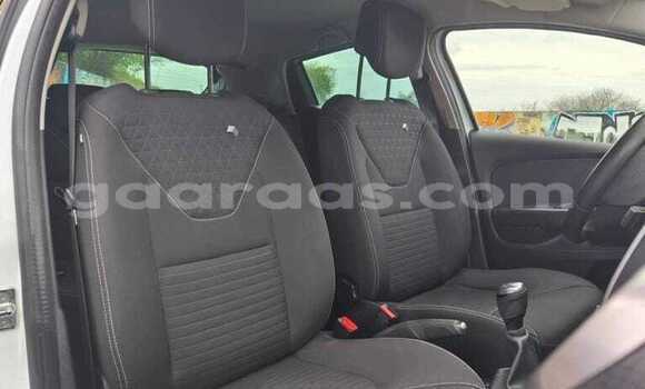 Buy Used Renault Clio Blanc Car in Dakar in Dakar Buy Used Renault Clio Blanc Car in Dakar in Dakar