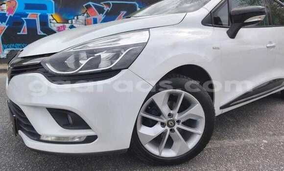 Buy Used Renault Clio Blanc Car in Dakar in Dakar Buy Used Renault Clio Blanc Car in Dakar in Dakar