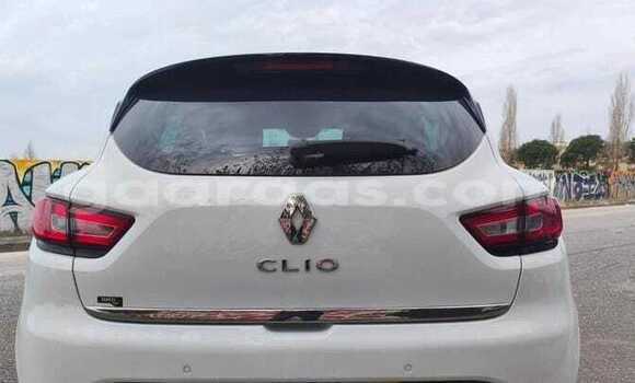 Buy Used Renault Clio Blanc Car in Dakar in Dakar Buy Used Renault Clio Blanc Car in Dakar in Dakar