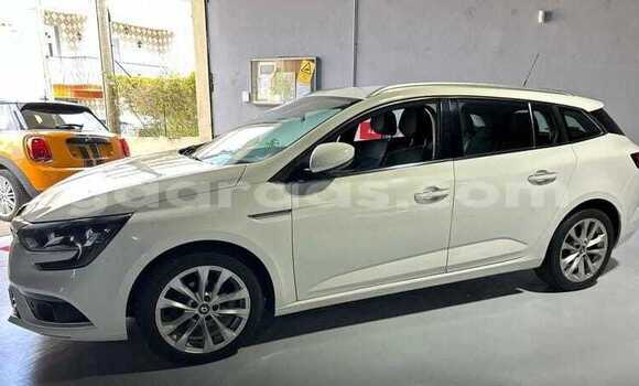 Buy Used Renault Megane White Car in Dabo in Kolda Buy Used Renault Megane White Car in Dabo in Kolda