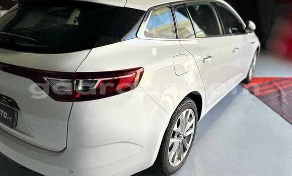 Buy Used Renault Megane White Car in Dabo in Kolda Buy Used Renault Megane White Car in Dabo in Kolda