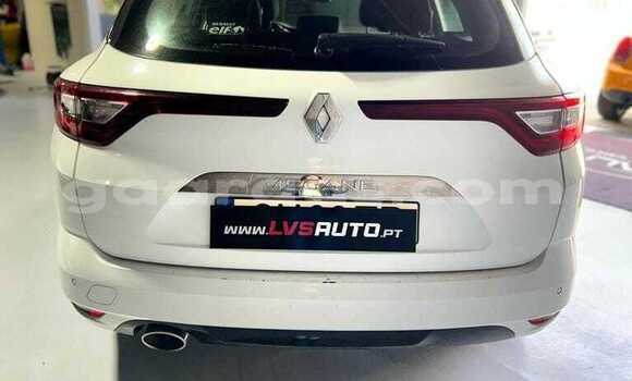 Buy Used Renault Megane White Car in Dabo in Kolda Buy Used Renault Megane White Car in Dabo in Kolda