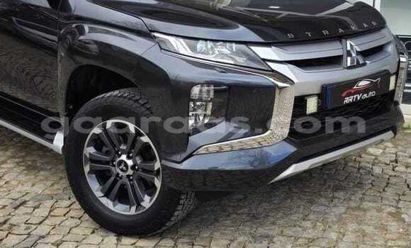 Buy Used Mitsubishi L200 Black Car in Dakar in Dakar