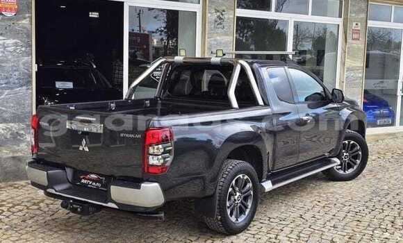 Buy Used Mitsubishi L200 Black Car in Dakar in Dakar Buy Used Mitsubishi L200 Black Car in Dakar in Dakar