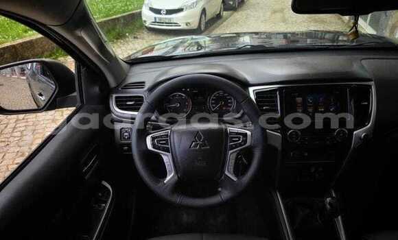 Buy Used Mitsubishi L200 Black Car in Dakar in Dakar Buy Used Mitsubishi L200 Black Car in Dakar in Dakar