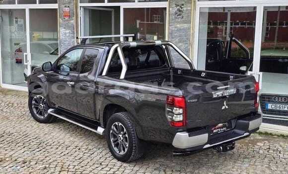 Buy Used Mitsubishi L200 Black Car in Dakar in Dakar Buy Used Mitsubishi L200 Black Car in Dakar in Dakar