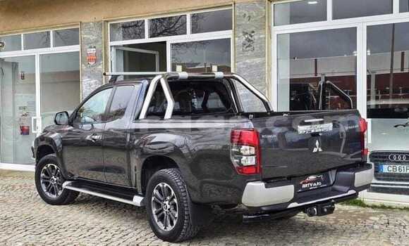 Buy Used Mitsubishi L200 Black Car in Dakar in Dakar Buy Used Mitsubishi L200 Black Car in Dakar in Dakar