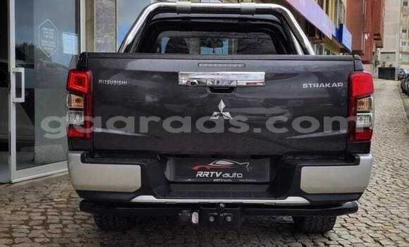 Buy Used Mitsubishi L200 Black Car in Dakar in Dakar Buy Used Mitsubishi L200 Black Car in Dakar in Dakar