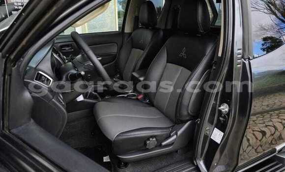 Buy Used Mitsubishi L200 Black Car in Dakar in Dakar Buy Used Mitsubishi L200 Black Car in Dakar in Dakar