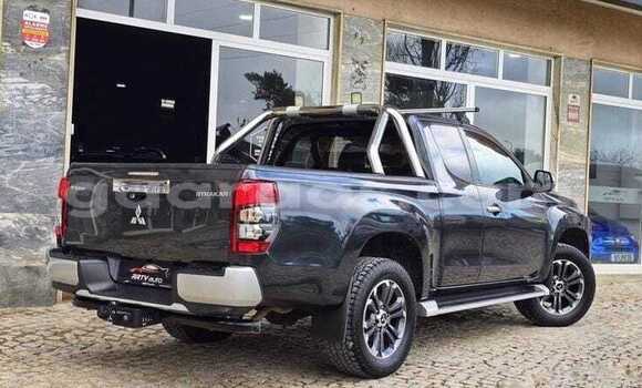 Buy Used Mitsubishi L200 Black Car in Dakar in Dakar Buy Used Mitsubishi L200 Black Car in Dakar in Dakar