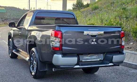 Buy Used Mitsubishi L200 Black Car in Dabo in Kolda Buy Used Mitsubishi L200 Black Car in Dabo in Kolda