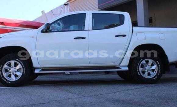 Dieundeu Occasion Mitsubishi L200 White Auto in Dakar in Dakar Dieundeu Occasion Mitsubishi L200 White Auto in Dakar in Dakar