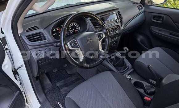 Dieundeu Occasion Mitsubishi L200 White Auto in Dakar in Dakar Dieundeu Occasion Mitsubishi L200 White Auto in Dakar in Dakar