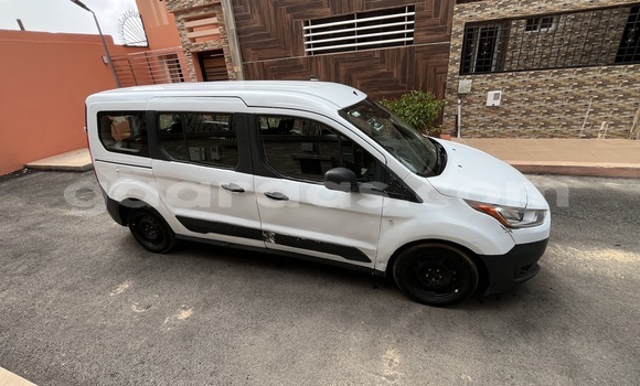 Buy Used Ford Transitconnect White Car in Dakar in Dakar Buy Used Ford Transitconnect White Car in Dakar in Dakar