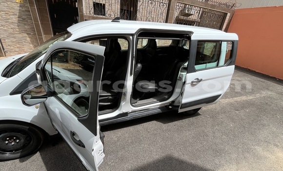 Buy Used Ford Transitconnect White Car in Dakar in Dakar Buy Used Ford Transitconnect White Car in Dakar in Dakar