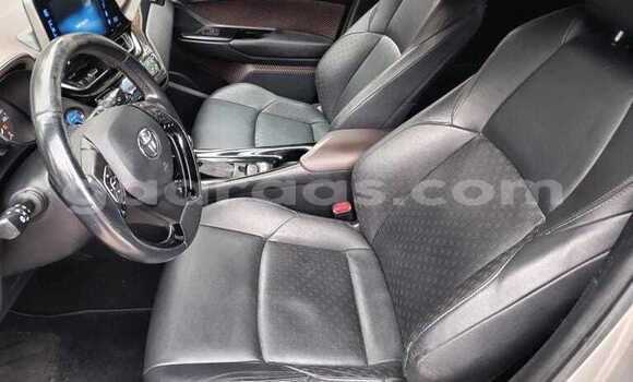 Buy Used Toyota C-HR Gray Car in Bignona in Ziguinchor Buy Used Toyota C-HR Gray Car in Bignona in Ziguinchor