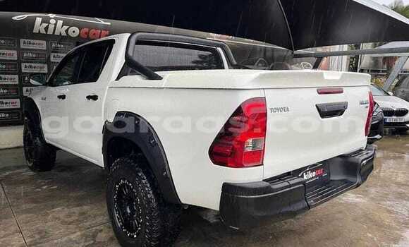 Buy Used Toyota Hilux White Car in Dakar in Dakar Buy Used Toyota Hilux White Car in Dakar in Dakar