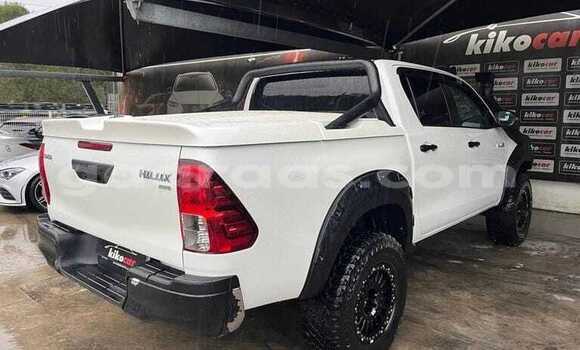 Buy Used Toyota Hilux White Car in Dakar in Dakar Buy Used Toyota Hilux White Car in Dakar in Dakar