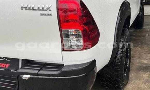 Buy Used Toyota Hilux White Car in Dakar in Dakar Buy Used Toyota Hilux White Car in Dakar in Dakar