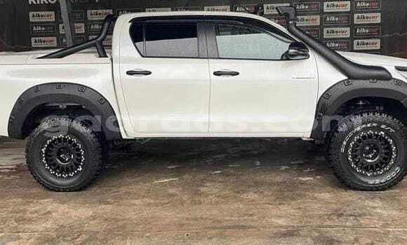 Buy Used Toyota Hilux White Car in Dakar in Dakar Buy Used Toyota Hilux White Car in Dakar in Dakar