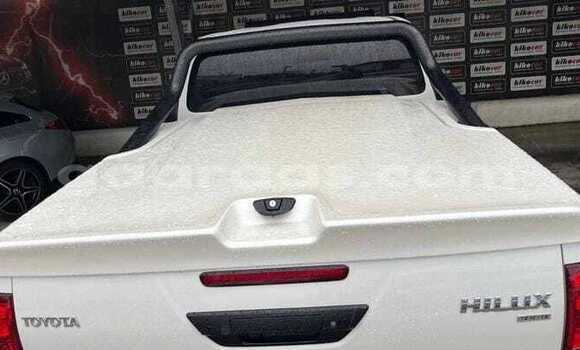Buy Used Toyota Hilux White Car in Dakar in Dakar Buy Used Toyota Hilux White Car in Dakar in Dakar