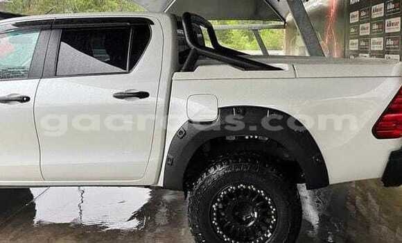 Buy Used Toyota Hilux White Car in Dakar in Dakar Buy Used Toyota Hilux White Car in Dakar in Dakar