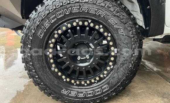 Buy Used Toyota Hilux White Car in Dakar in Dakar Buy Used Toyota Hilux White Car in Dakar in Dakar