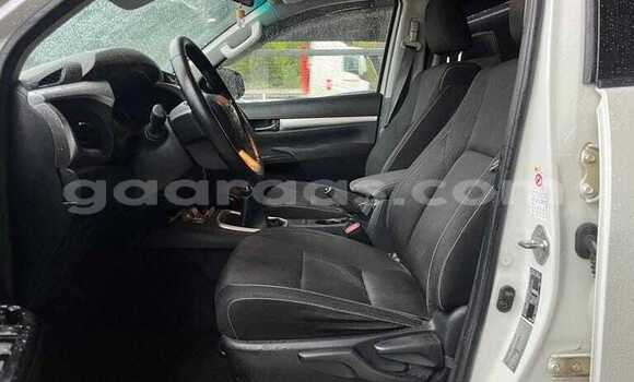 Buy Used Toyota Hilux White Car in Dakar in Dakar Buy Used Toyota Hilux White Car in Dakar in Dakar