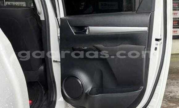 Buy Used Toyota Hilux White Car in Dakar in Dakar Buy Used Toyota Hilux White Car in Dakar in Dakar