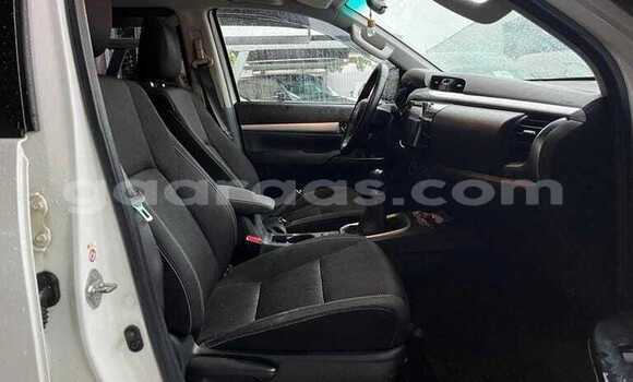Buy Used Toyota Hilux White Car in Dakar in Dakar Buy Used Toyota Hilux White Car in Dakar in Dakar