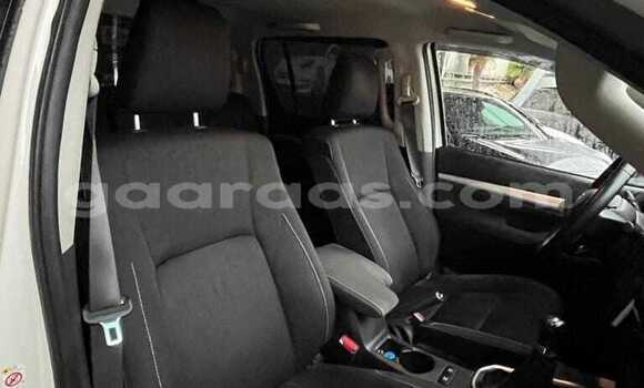 Buy Used Toyota Hilux White Car in Dakar in Dakar Buy Used Toyota Hilux White Car in Dakar in Dakar