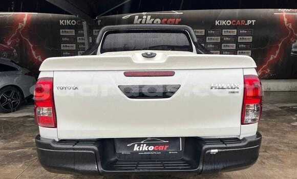 Buy Used Toyota Hilux White Car in Dakar in Dakar Buy Used Toyota Hilux White Car in Dakar in Dakar