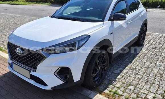 Buy Used Hyundai Tucson White Car in Dakar in Dakar Buy Used Hyundai Tucson White Car in Dakar in Dakar