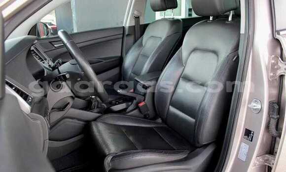Buy Used Hyundai Tucson Silver Car in Dakar in Dakar Buy Used Hyundai Tucson Silver Car in Dakar in Dakar